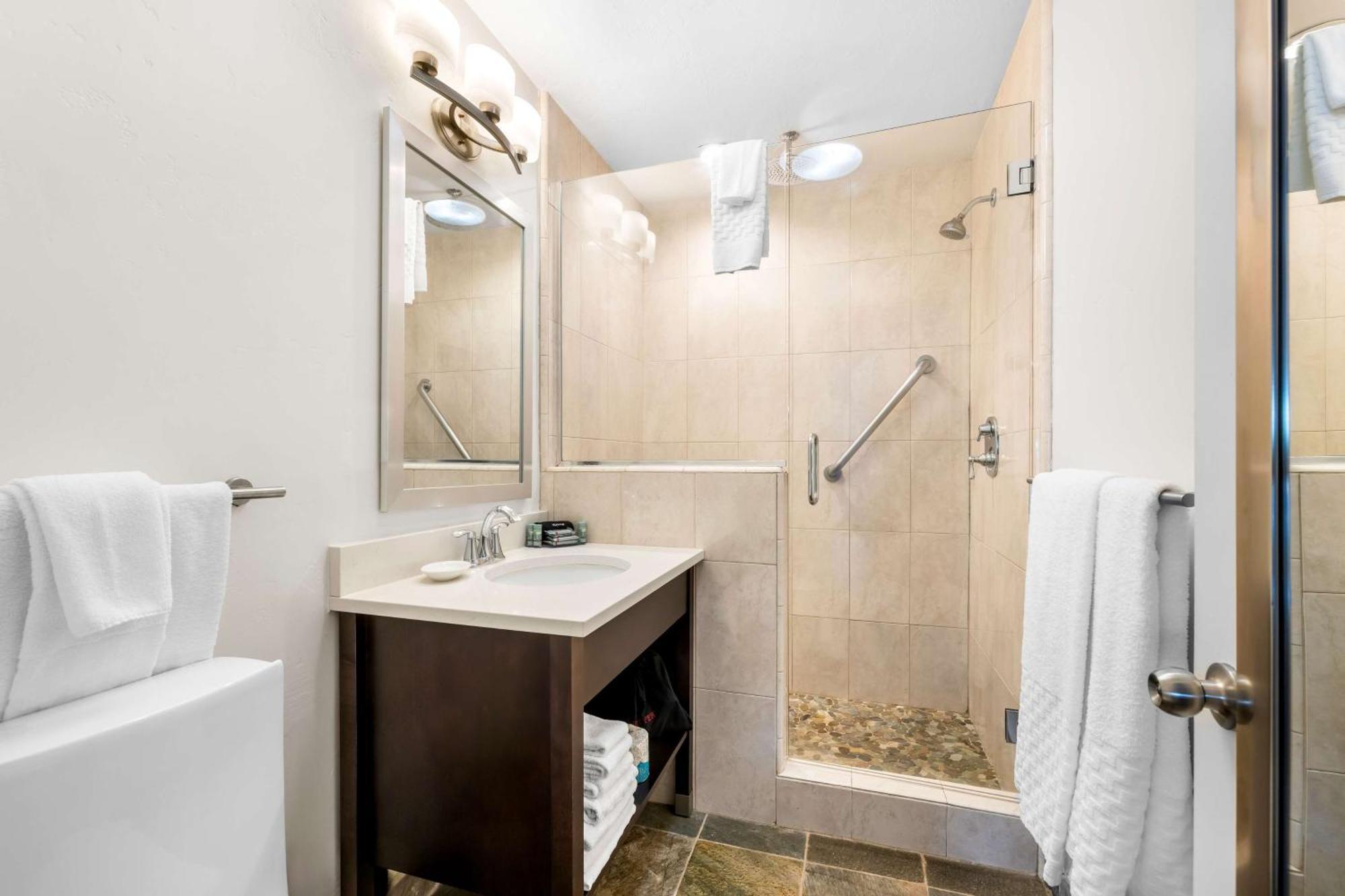 Western Driftwood Hotel 3*