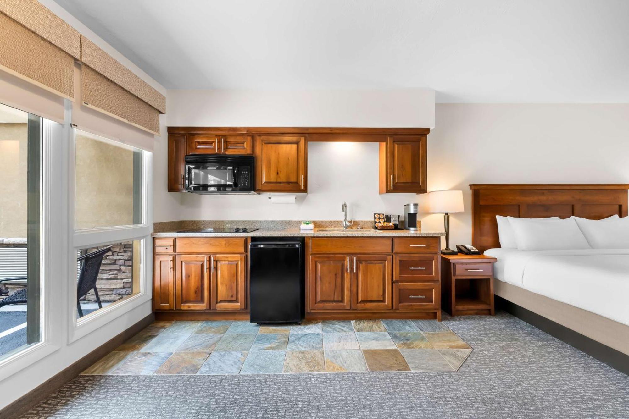 Western Driftwood Hotel Idaho Falls