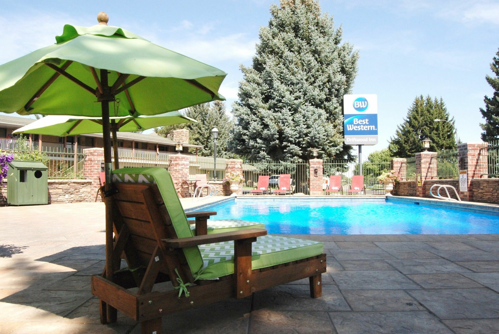 Western Driftwood Hotel 3*
